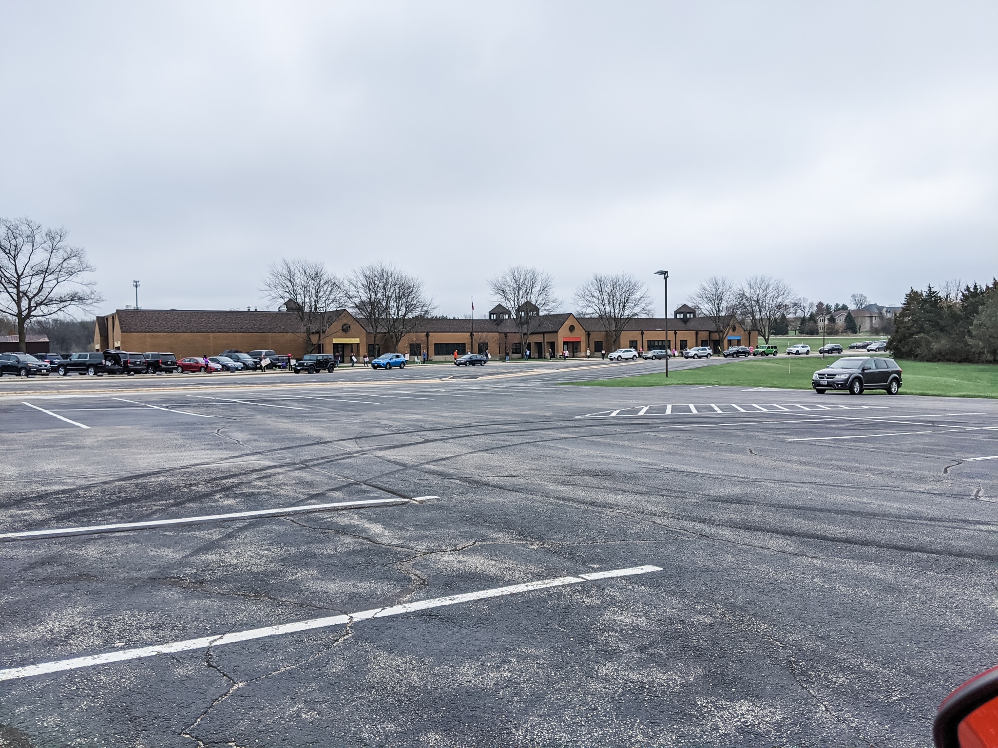 photo of Stone Creek School during parade