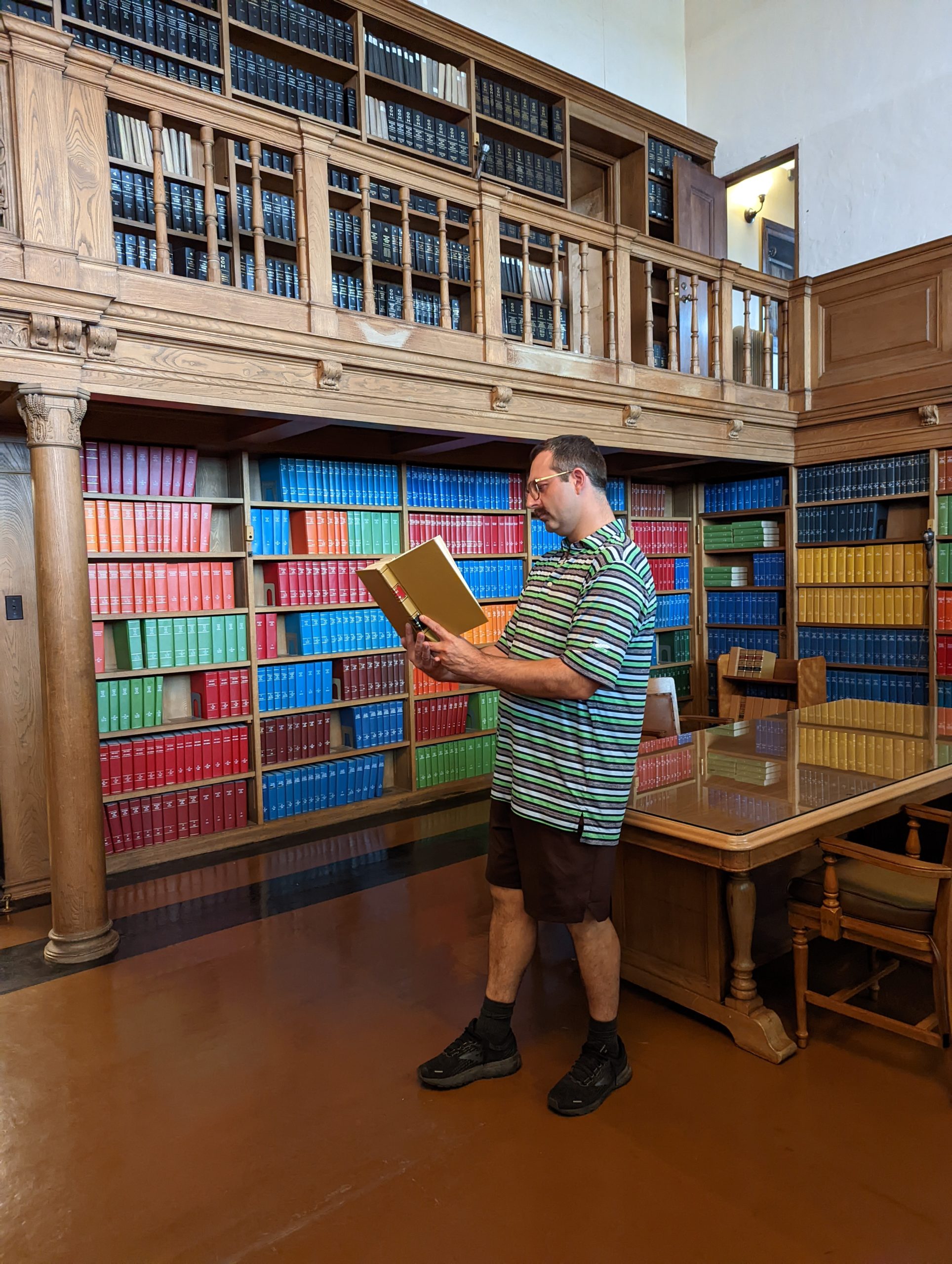 photo inside Nebraska capitol library